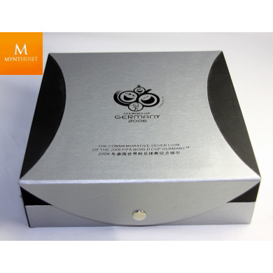 KINA 300 Yuan 2005, 1 kilo sølv med renhet på 999, opplag MAX 3000  i kvalitet proof med origianalt skrin