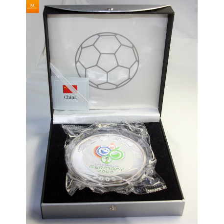 KINA 300 Yuan 2005, 1 kilo sølv med renhet på 999, opplag MAX 3000  i kvalitet proof med origianalt skrin